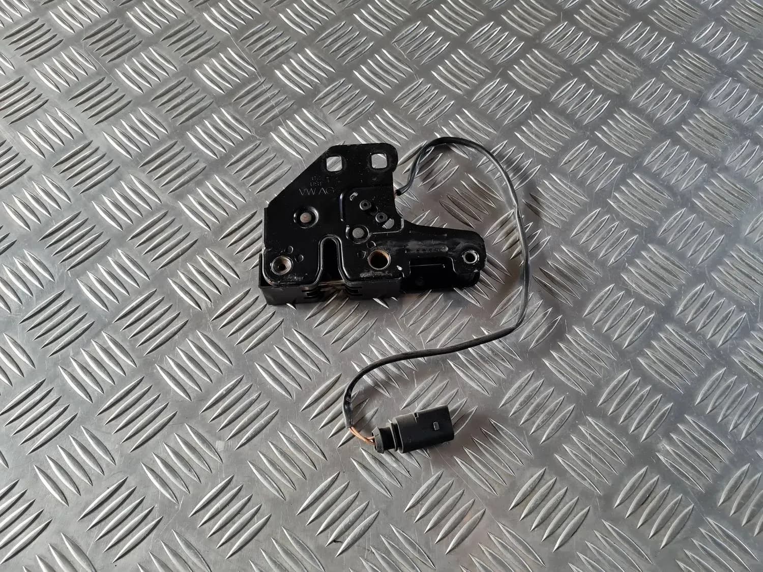 Заключване на капака AUDI A6 2008 - foto 2