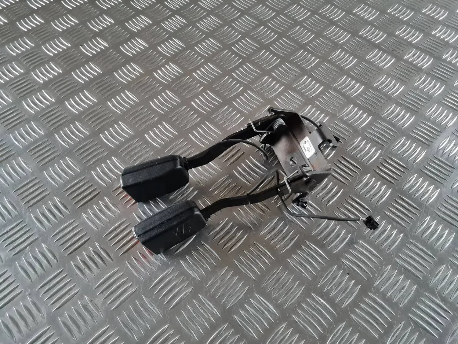 Двойна ключалка на задния предпазен колан RENAULT SCENIC III 2011 - foto 1