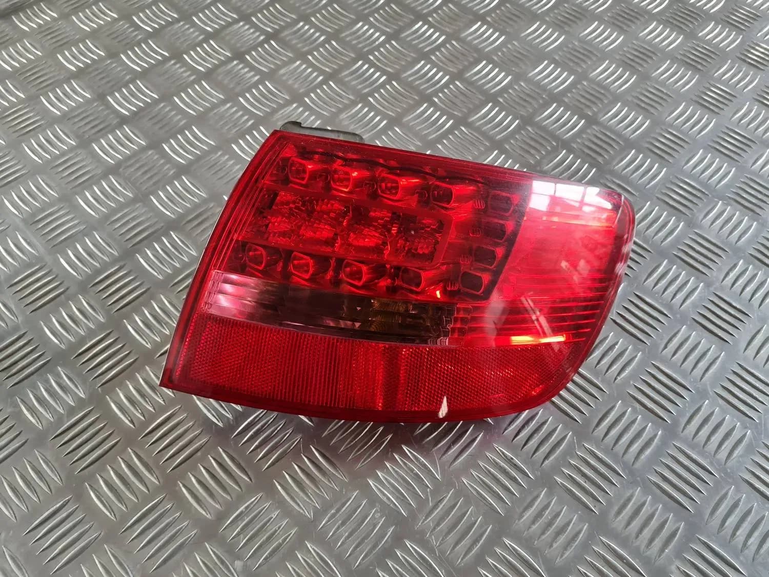 Заден десен фар AUDI A6 2008 - foto 1