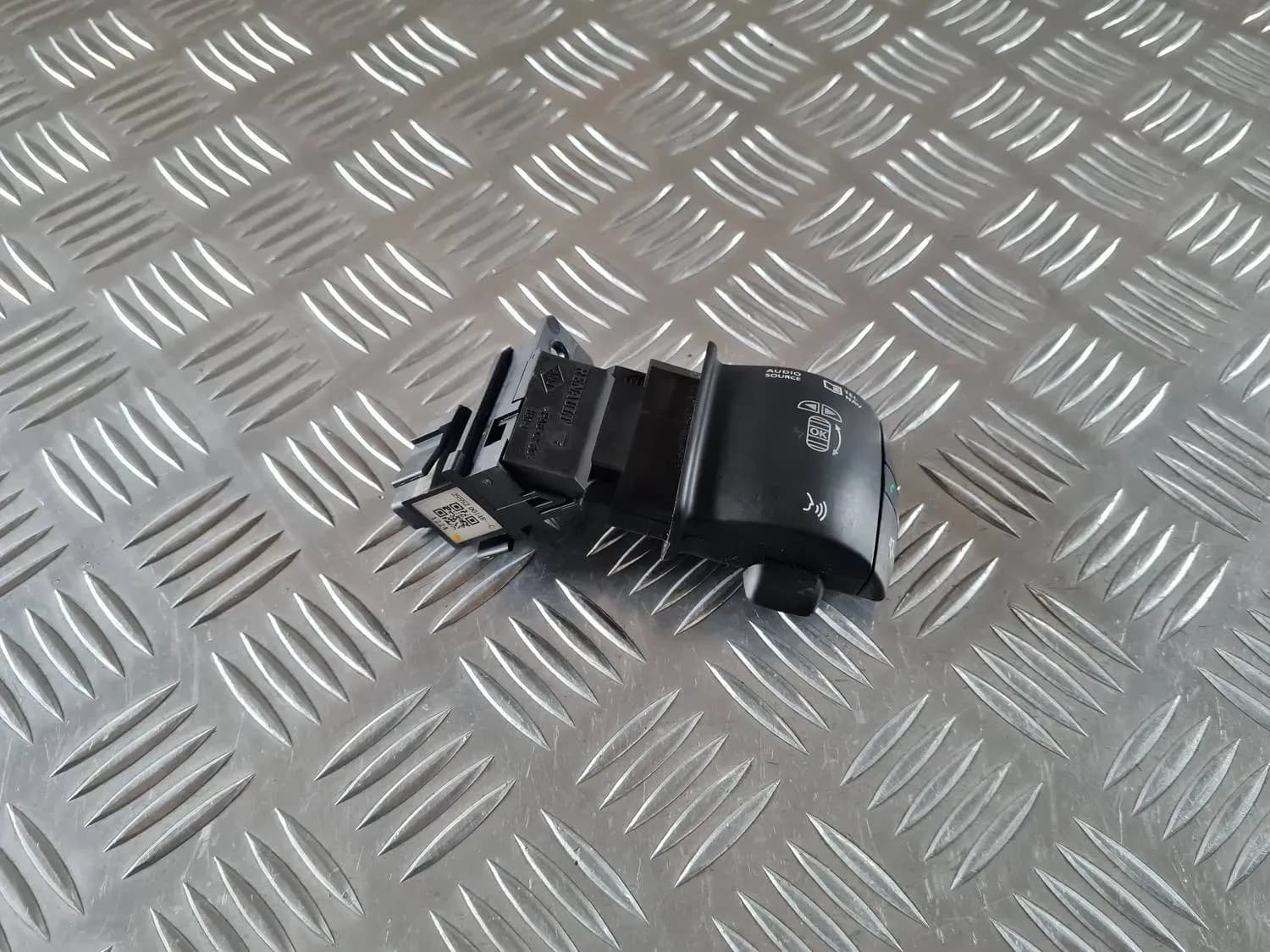 Многофункционален превключвател на волана RENAULT SCENIC III 2011 - foto 3