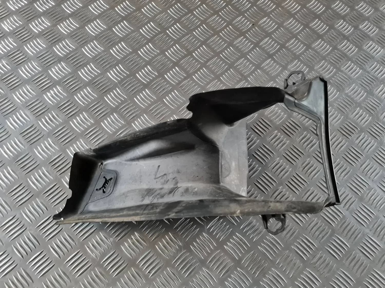 Дефлектор на входящия въздух, ляв AUDI A6 2008 - foto 1