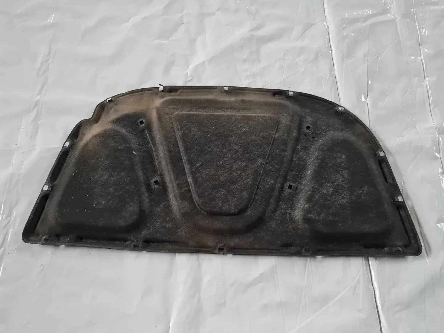 Звукоизолация на капака AUDI A6 2008