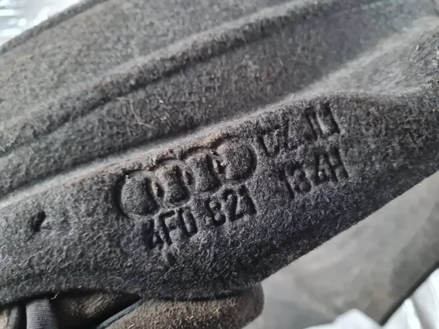Преден ляв вътрешен калник AUDI A6 2008 - foto 2