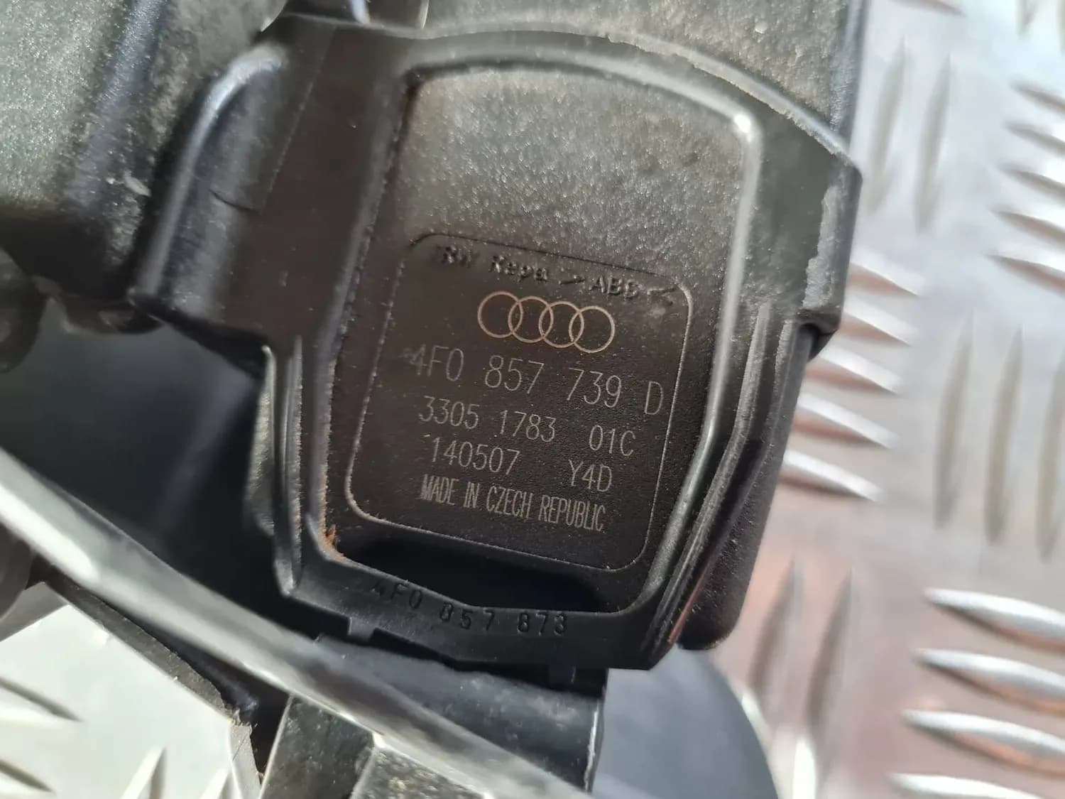 Двойна ключалка на задния предпазен колан AUDI A6 2008 - foto 4