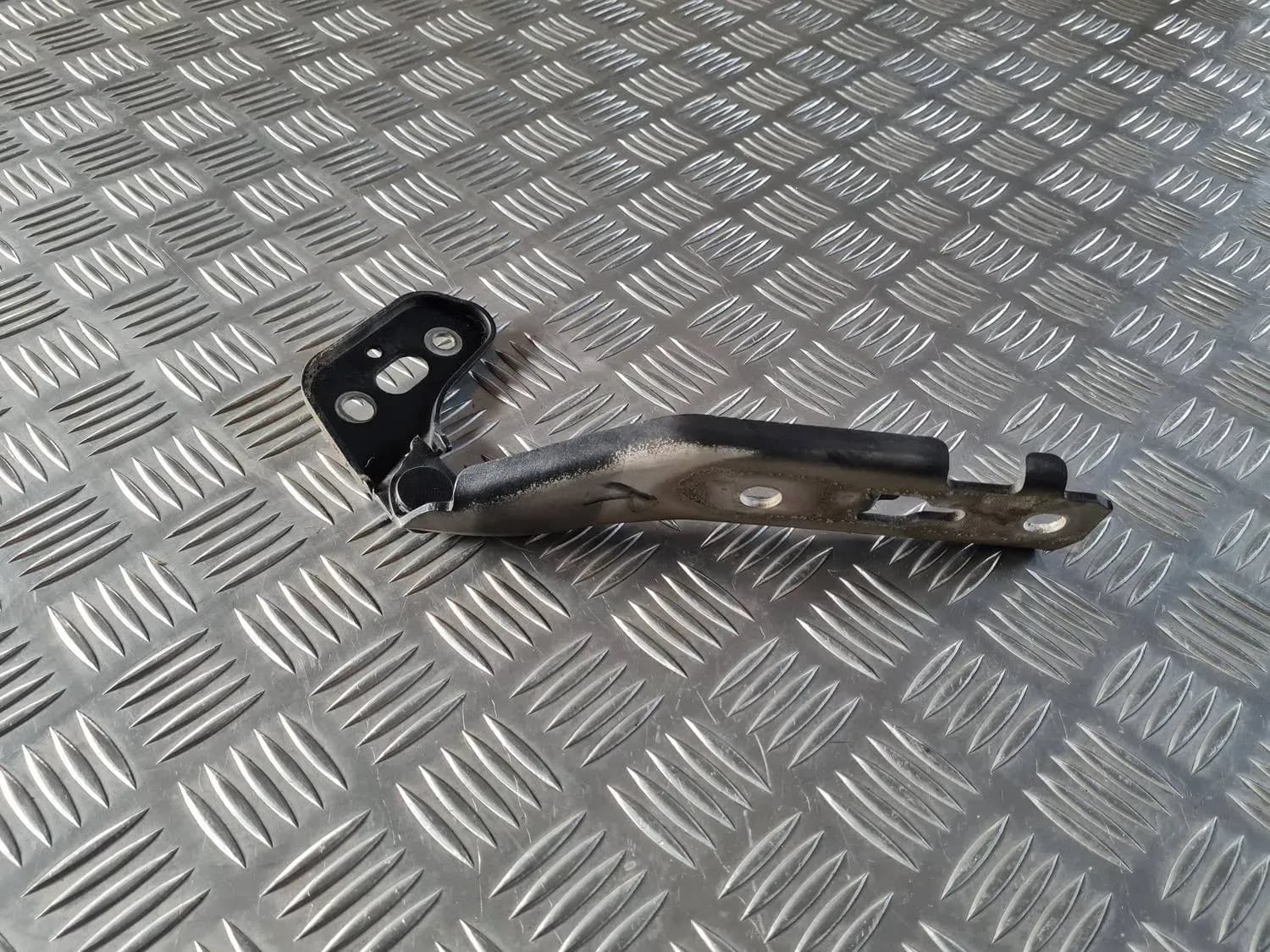 Панта на капака, дясна AUDI A6 2008