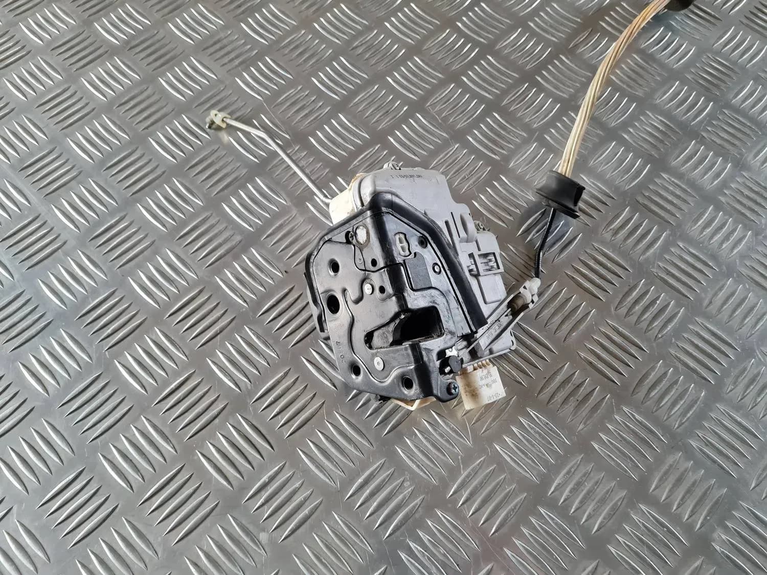 Заключване на предна лява врата AUDI A6 2008 - foto 2