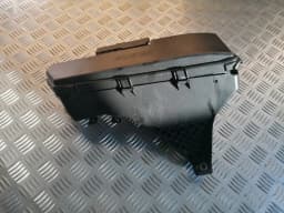 Корпус на кутията с предпазители VOLVO V70 2004